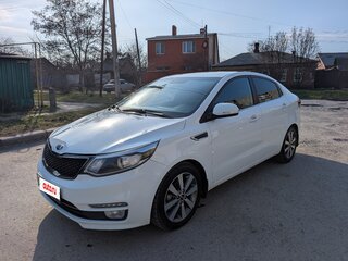 2016 Kia Rio III Рестайлинг, белый, 1105000 рублей, вид 4
