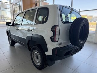 2026 Lada (ВАЗ) Niva Travel I Рестайлинг, белый, 1419000 рублей, вид 3