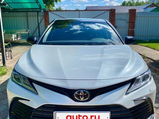 2021 Toyota Camry VIII (XV70) Рестайлинг, белый, 3350000 рублей, вид 3