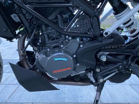 2023 KTM 125 Duke, белый, 650000 рублей, вид 4