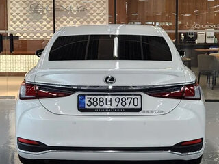 2024 Lexus ES 200 VII Рестайлинг, белый, 3235000 рублей, вид 3