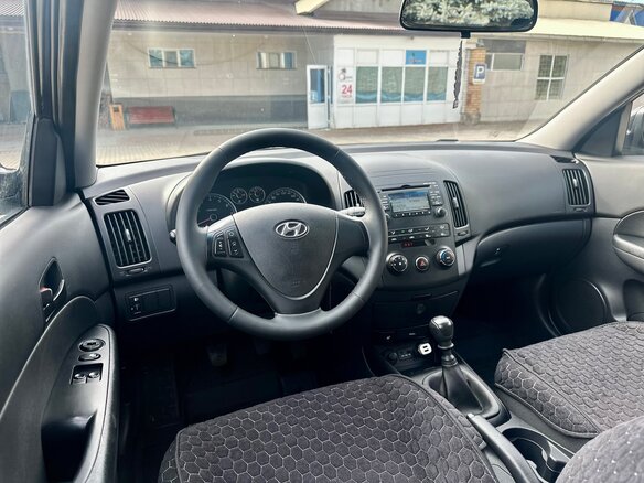2010 Hyundai i30 I Рестайлинг, чёрный - вид 13
