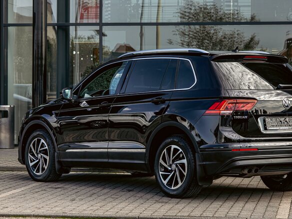 2019 Volkswagen Tiguan II, чёрный, 2655000 рублей - вид 7