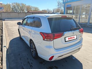 2022 Mitsubishi Outlander III Рестайлинг 3, белый, 2400000 рублей, вид 5