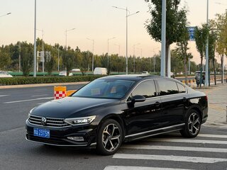 2022 Volkswagen Magotan B8 Рестайлинг, чёрный, 1724000 рублей, вид 1