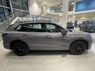 2025 Volkswagen Tiguan L Pro III (China Market), серый, 5250000 рублей, вид 4