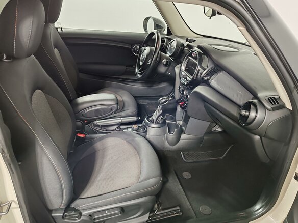 2016 Mini Hatch Cooper III (F55/F56), белый, 1499000 рублей - вид 16