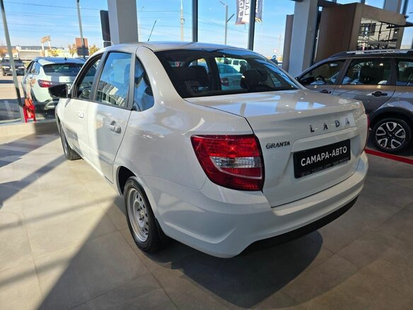 2026 Lada (ВАЗ) Granta I Рестайлинг, белый - вид 3