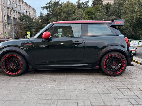 2019 Mini Hatch JCW III (F55/F56) Рестайлинг, чёрный, 2990000 рублей, вид 4