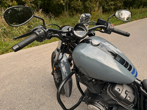 2023 Yamaha XV950 Bolt, серый, 850000 рублей - вид 17
