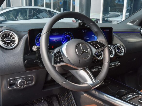 2025 Mercedes-Benz EQA 260 I Рестайлинг, белый, 4445000 рублей - вид 12