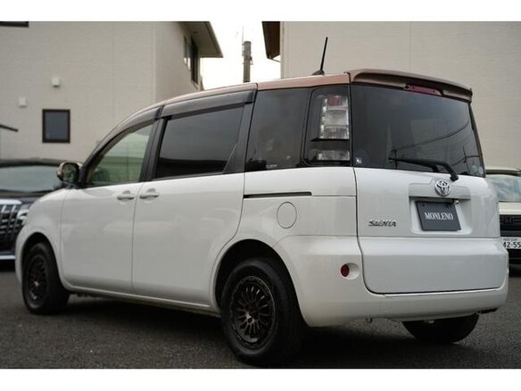 2013 Toyota Sienta I Рестайлинг 2, белый, 694911 рублей - вид 1