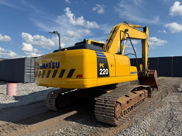 2020 Komatsu PC220-8, жёлтый, 8200000 рублей - вид 1