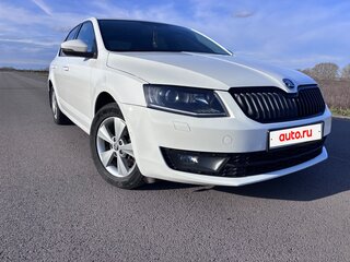 2015 Skoda Octavia III (A7), белый, 1400000 рублей, вид 4