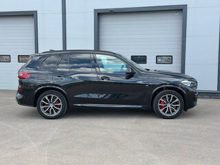 2022 BMW X5 25d IV (G05/G18), чёрный, 7500000 рублей, вид 4