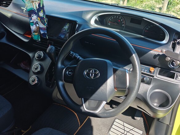 2017 Toyota Sienta II, жёлтый, 1150000 рублей - вид 13