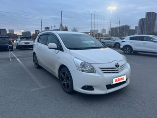 2010 Toyota Verso I, белый, 1090000 рублей, вид 2
