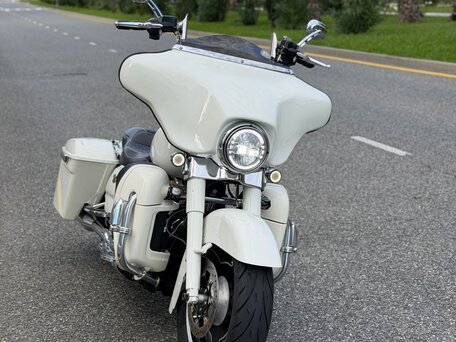 2011 Harley-Davidson Electra Glide, белый, 975000 рублей, вид 2