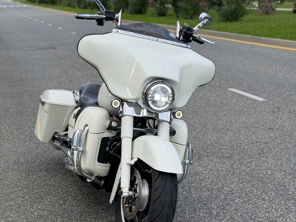 2011 Harley-Davidson Electra Glide, белый, 975000 рублей - вид 2
