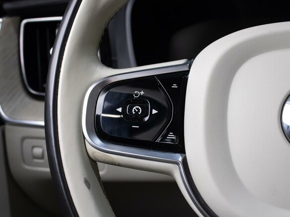 2020 Volvo XC60 II, голубой, 3450000 рублей - вид 12
