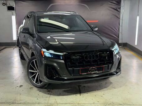 2024 Audi Q7 45 TFSI II (4M) Рестайлинг 2, серый, 8290000 рублей, вид 3