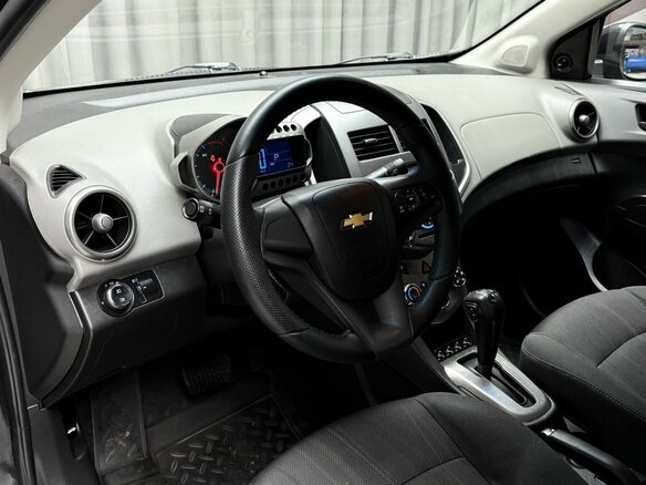 2013 Chevrolet Aveo II, чёрный, 829000 рублей - вид 8
