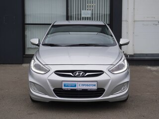 2013 Hyundai Solaris I, серебристый, 720000 рублей, вид 2