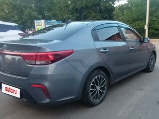 2020 Kia Rio IV, серый, 1580000 рублей, вид 3