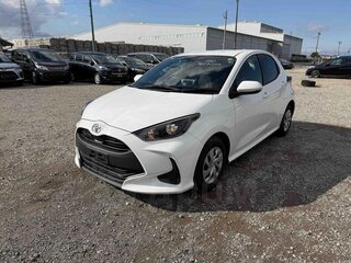 2022 Toyota Yaris IV, белый, 750000 рублей, вид 1