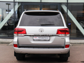 2015 Toyota Land Cruiser 200 Series Рестайлинг 2, серебристый, 5940000 рублей, вид 5