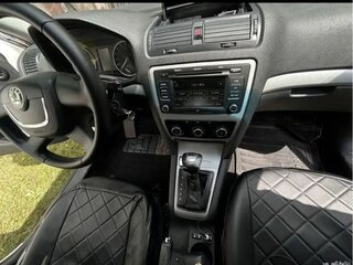 2012 Skoda Octavia II (A5) Рестайлинг, белый, 750000 рублей, вид 3