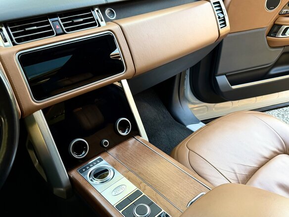 2019 Land Rover Range Rover IV Рестайлинг, белый, 7700000 рублей - вид 16
