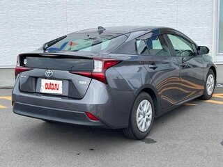 2022 Toyota Prius IV Рестайлинг (XW50), серебристый, 1700000 рублей, вид 5