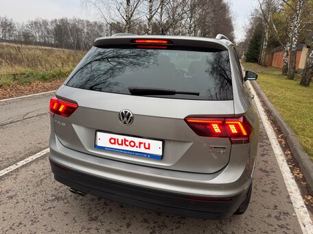 2018 Volkswagen Tiguan II, серебристый, 2890000 рублей, вид 3