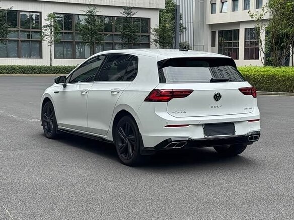 2022 Volkswagen Golf VIII, белый, 1930000 рублей - вид 3
