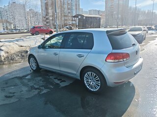 2009 Volkswagen Golf VI, серебристый, 650000 рублей, вид 3