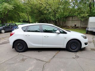 2015 Opel Astra J Рестайлинг, белый, 1270000 рублей, вид 4