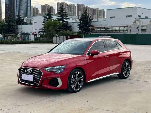 2023 Audi A3 Sportback 35 TFSI IV (8Y), красный, 1912055 рублей - вид 1