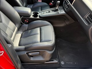 2021 Porsche Macan I Рестайлинг, красный, 5560000 рублей, вид 5
