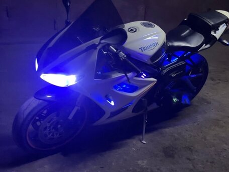 2010 Triumph Daytona 675, белый, 515000 рублей, вид 2