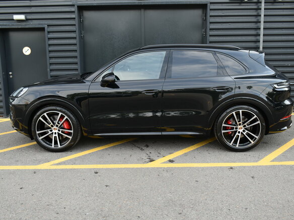 2026 Porsche Cayenne GTS III Рестайлинг, чёрный, 26490000 рублей - вид 7