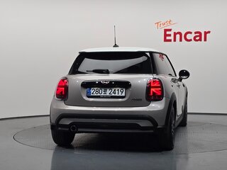 2022 Mini Hatch Cooper III (F55/F56) Рестайлинг 2, серый, 1927000 рублей, вид 4