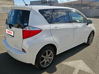 2011 Toyota Ractis II, белый, 1080000 рублей, вид 4
