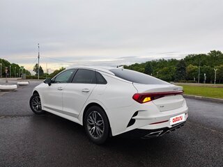 2021 Kia K5 III, белый, 1690000 рублей, вид 5