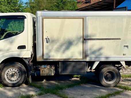 2001 Toyota Dyna, белый, 800000 рублей, вид 3