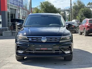 2017 Volkswagen Tiguan II, чёрный, 2299000 рублей, вид 2