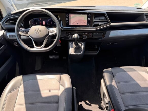 2022 Volkswagen Multivan T6 Рестайлинг, чёрный, 4800000 рублей - вид 1