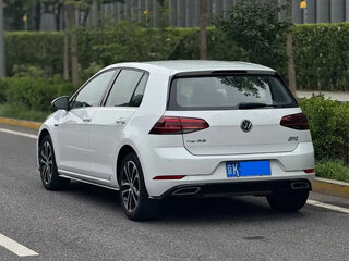 2018 Volkswagen Golf VII Рестайлинг, белый, 1395069 рублей, вид 4