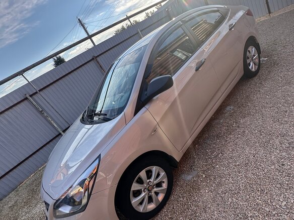 2014 Hyundai Solaris I Рестайлинг, бежевый - вид 3