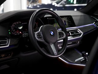 2020 BMW X5 30d IV (G05/G18), чёрный, 8590000 рублей, вид 2